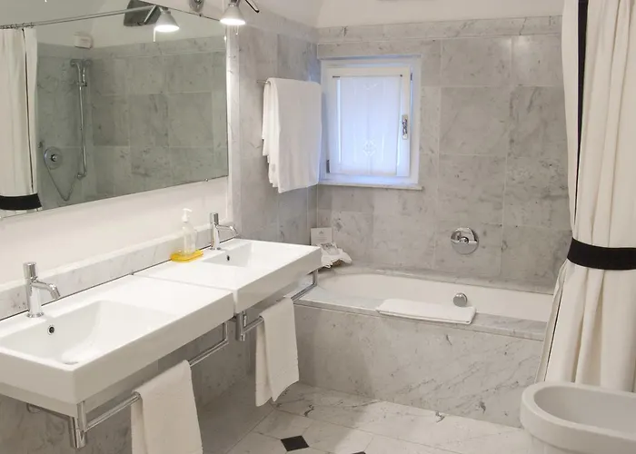 Hotel La Sosta Di Ottone Iii 2*